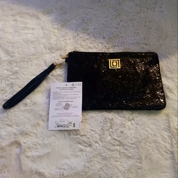 Liz Claiborne Handbags - Liz Claiborne clutch